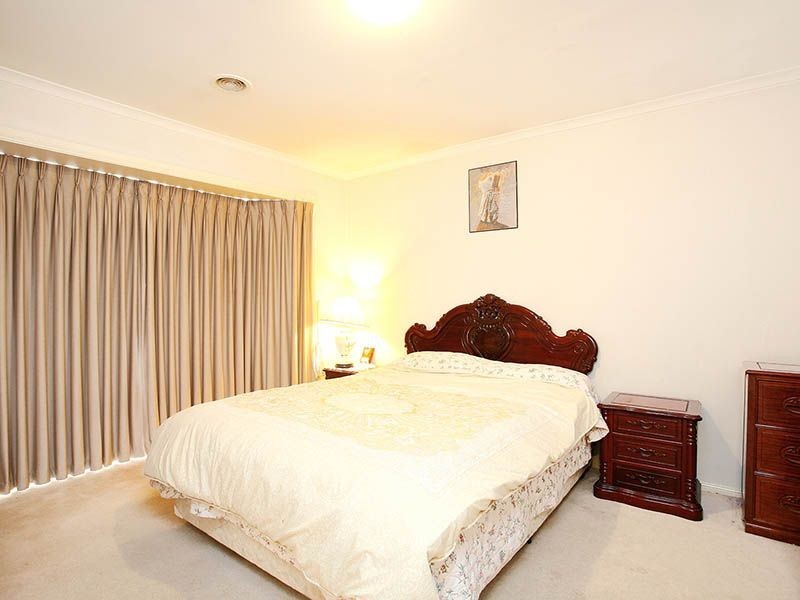 9 Monica Avenue, Caroline Springs VIC 3023