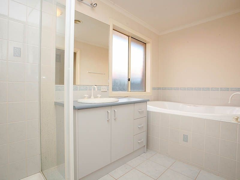 9 Monica Avenue, Caroline Springs VIC 3023