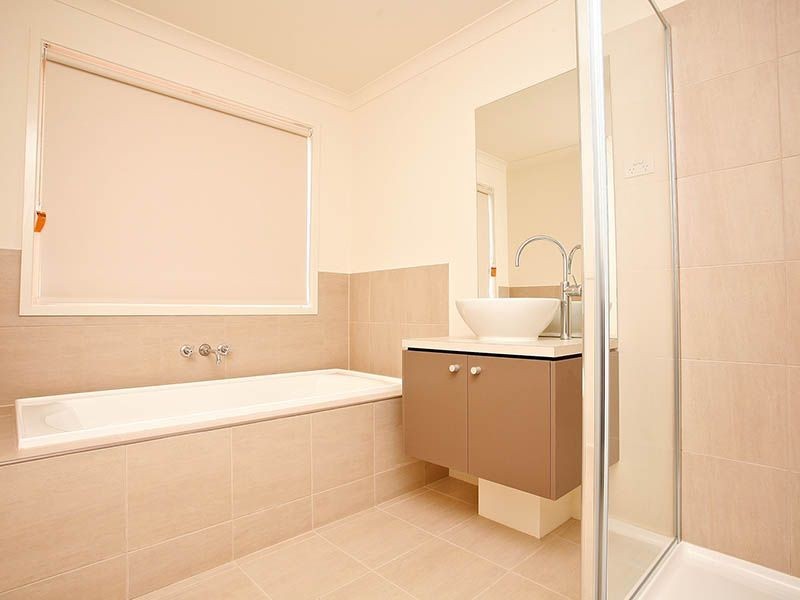 33 Levenia Street, Cairnlea VIC 3023