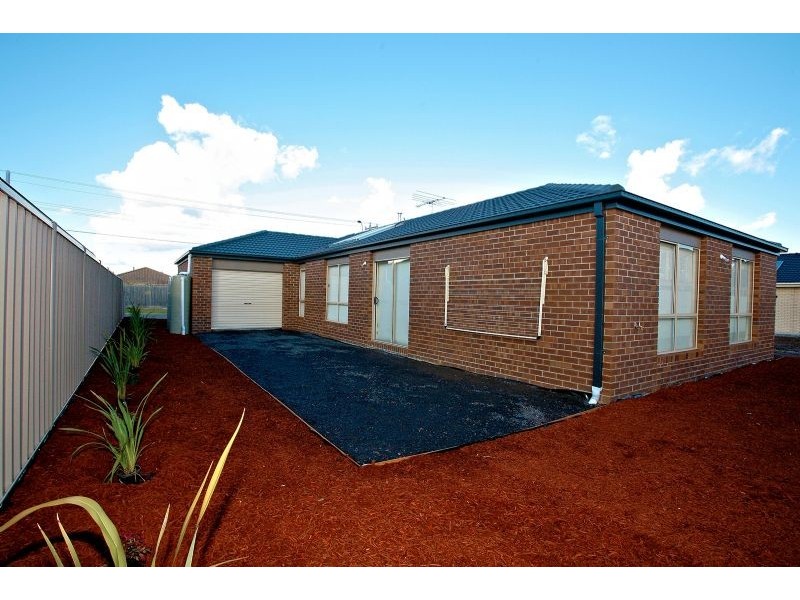 33 Levenia Street, Cairnlea VIC 3023