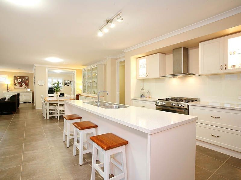 2 Pendragon Crescent, Derrimut VIC 3030
