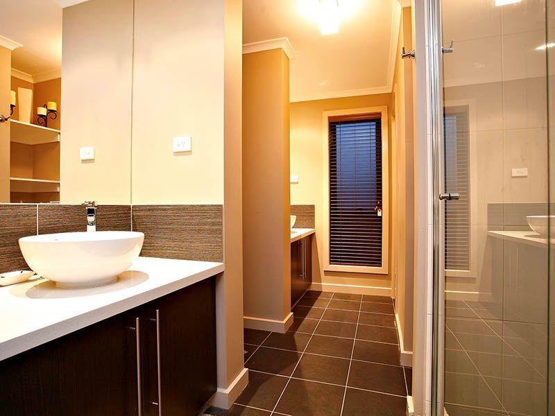 4 Coliban Gardens, Caroline Springs VIC 3023