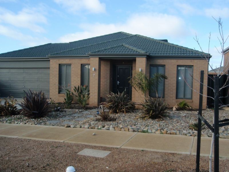 7 Oakham Glade, Derrimut VIC 3030