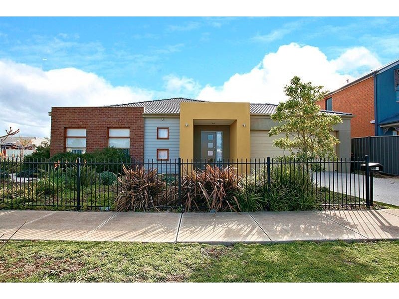 16 Cassan Way, Caroline Springs VIC 3023