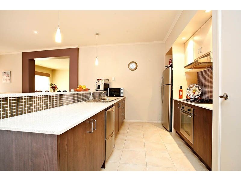 16 Cassan Way, Caroline Springs VIC 3023