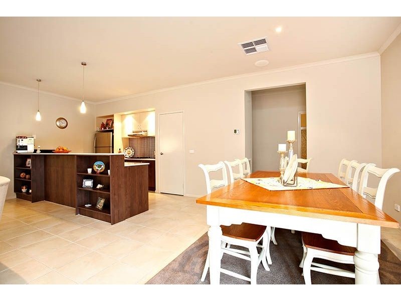 16 Cassan Way, Caroline Springs VIC 3023