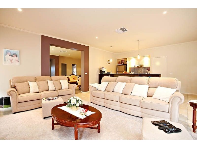 16 Cassan Way, Caroline Springs VIC 3023