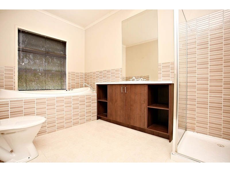 16 Cassan Way, Caroline Springs VIC 3023