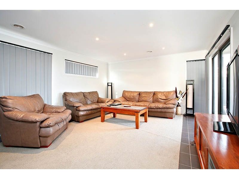 2 Yalding Place, Deer Park VIC 3023