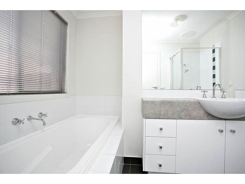 2 Yalding Place, Deer Park VIC 3023