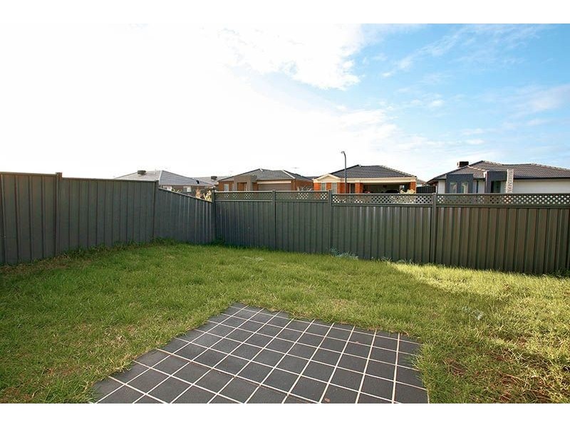 2 Yalding Place, Deer Park VIC 3023