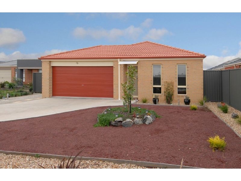 8 Amron Close, Deer Park VIC 3023