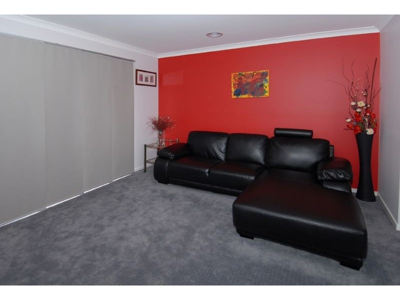 8 Amron Close, Deer Park VIC 3023
