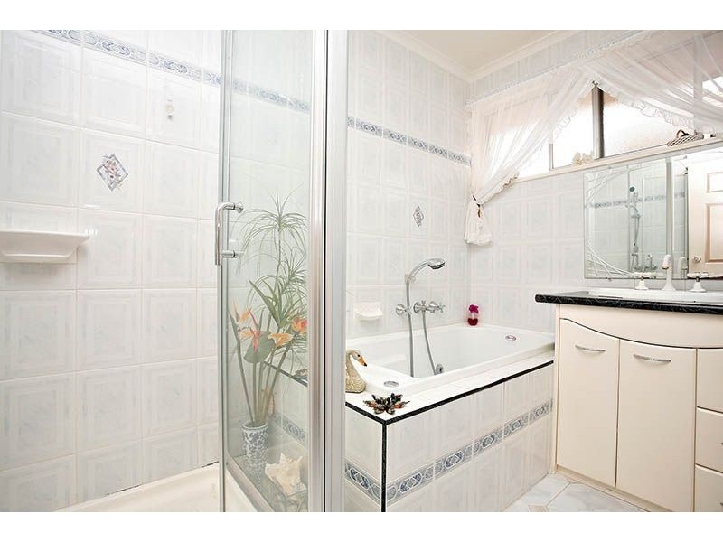 40 Angelique Grove, Albanvale VIC 3021