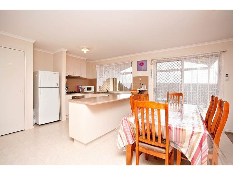 7 Earls Court, Deer Park VIC 3023