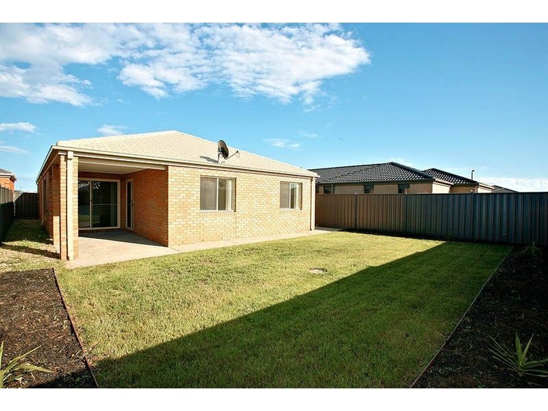 30 Edmondshaw Drive, Deer Park VIC 3023