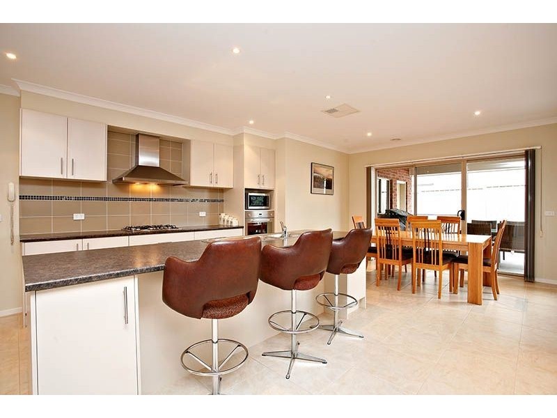 11 Glenbrook Ave, Cairnlea VIC 3023