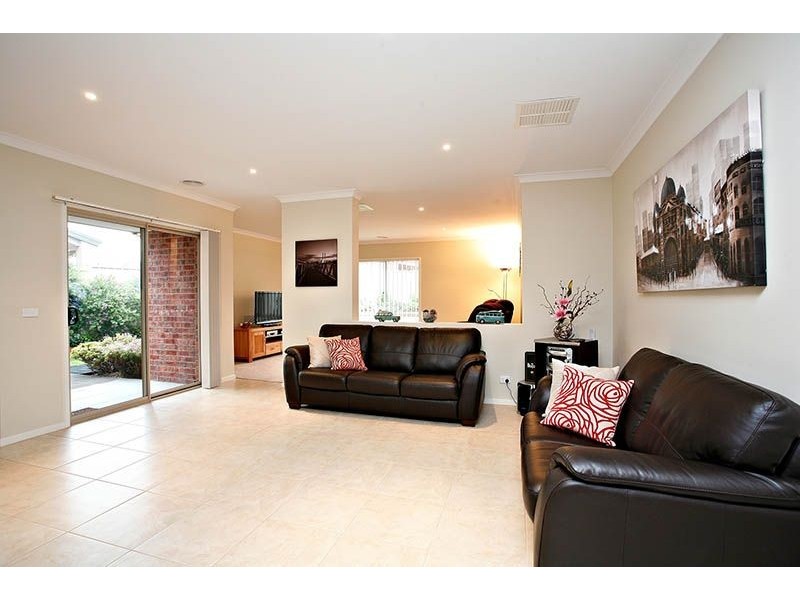 11 Glenbrook Ave, Cairnlea VIC 3023