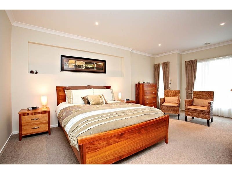 11 Glenbrook Ave, Cairnlea VIC 3023