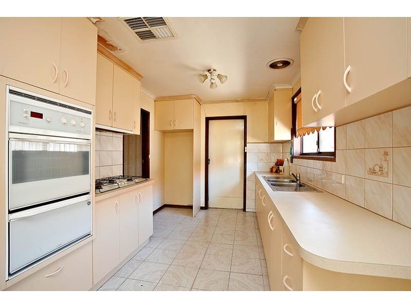 32 Newbury Street, Deer Park VIC 3023