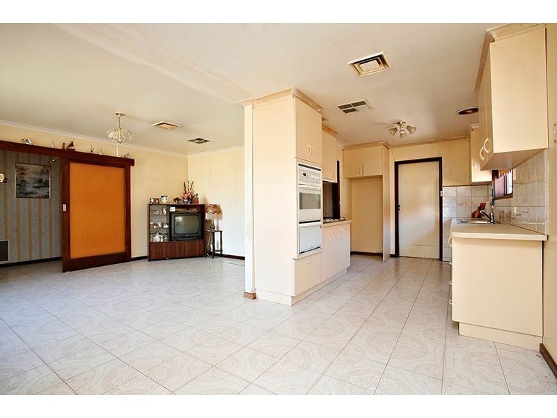 32 Newbury Street, Deer Park VIC 3023