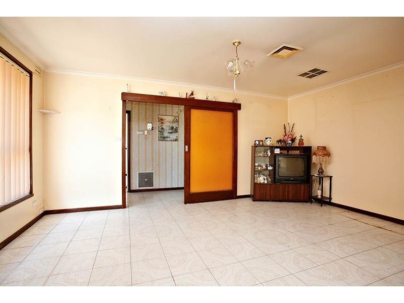 32 Newbury Street, Deer Park VIC 3023