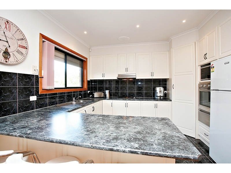 33 Kunat Street, Deer Park VIC 3023