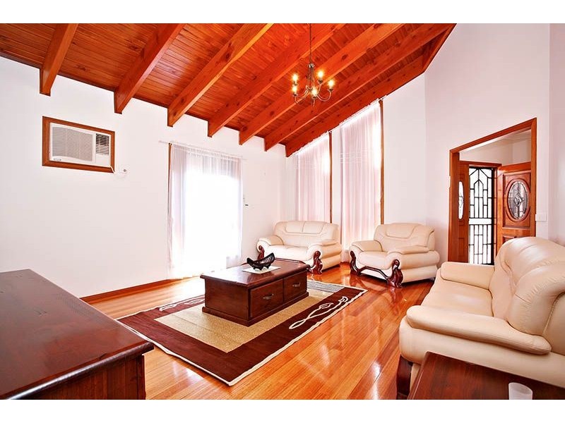 33 Kunat Street, Deer Park VIC 3023