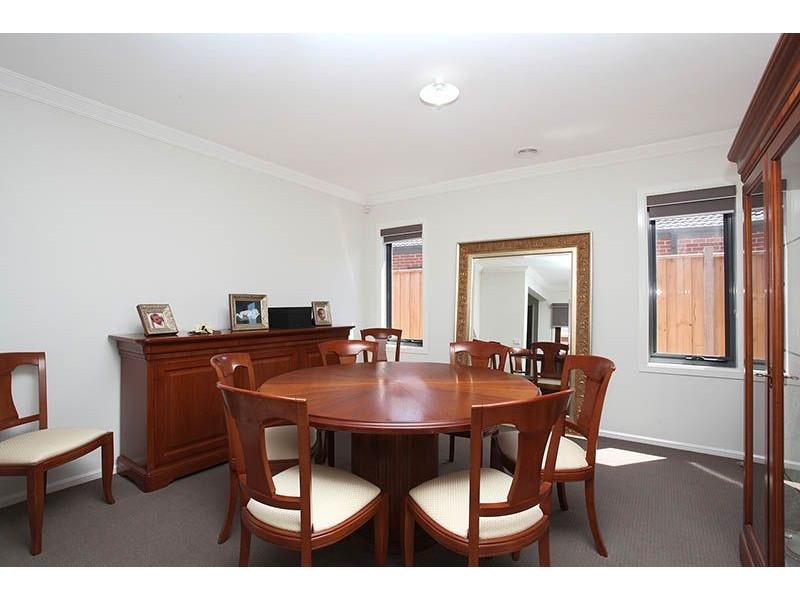 17 Hemsley Drive, Deer Park VIC 3023