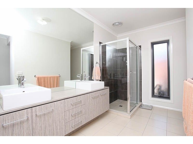 17 Hemsley Drive, Deer Park VIC 3023