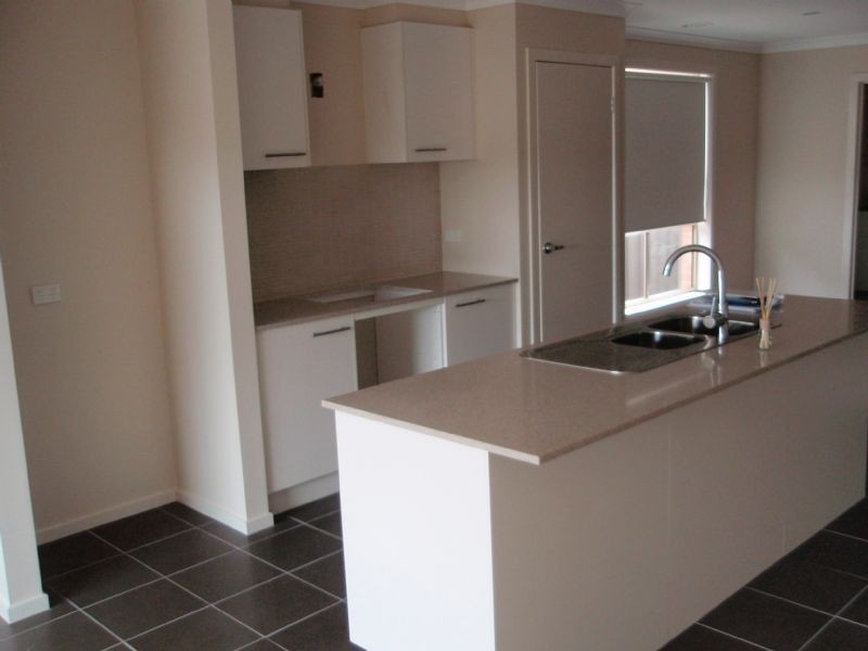 44 Hatchlands Drive, Deer Park VIC 3023