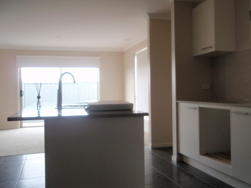 44 Hatchlands Drive, Deer Park VIC 3023