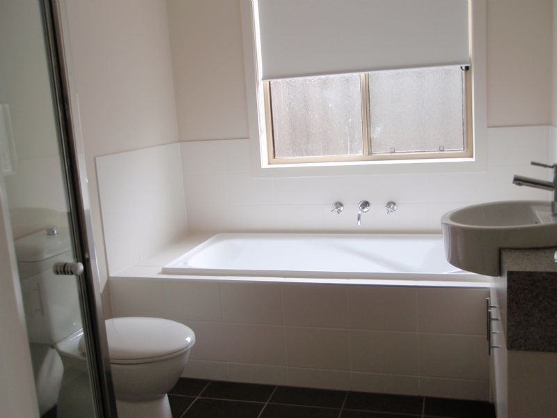 44 Hatchlands Drive, Deer Park VIC 3023