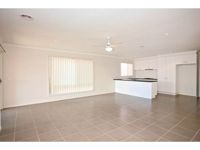 30 Edmondshaw Drive, Deer Park VIC 3023