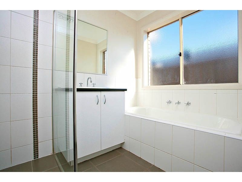 30 Edmondshaw Drive, Deer Park VIC 3023