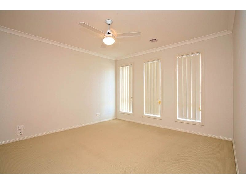 30 Edmondshaw Drive, Deer Park VIC 3023