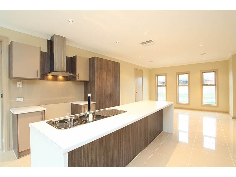 Unit 2/103 Quinn, Deer Park VIC 3023