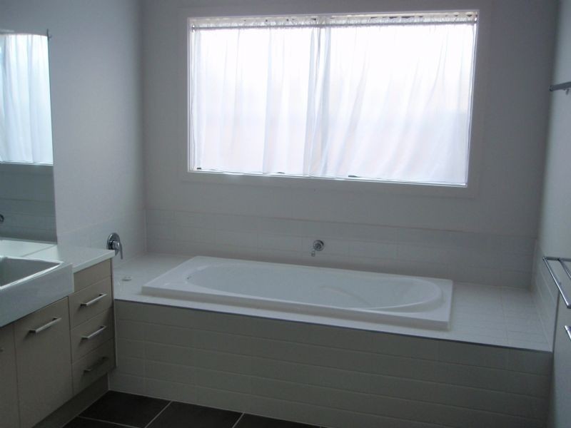 1 Earlsferry Lane, Deer Park VIC 3023