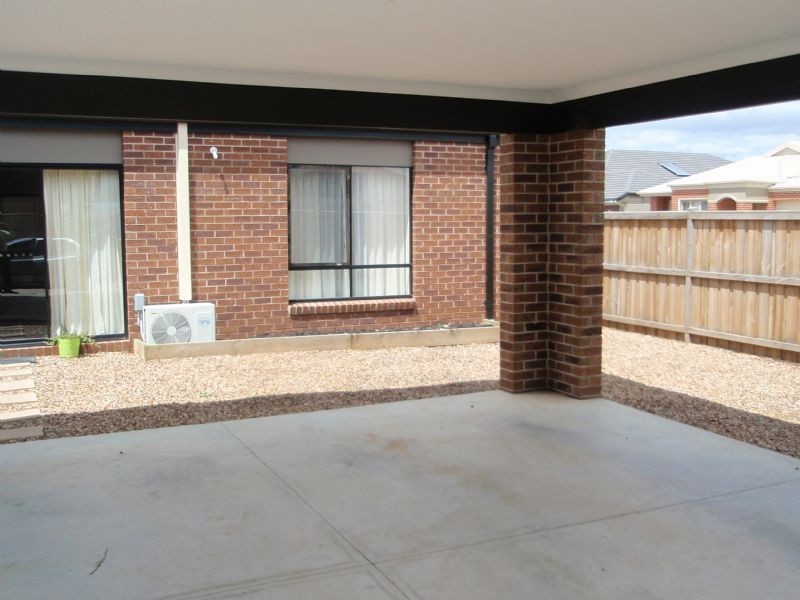 1 Earlsferry Lane, Deer Park VIC 3023