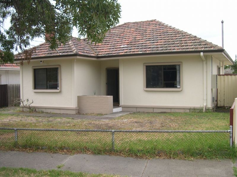 7 Lowe Street, Sunshine VIC 3020