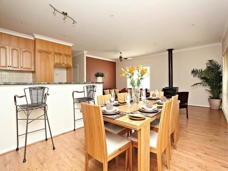2 Hammersley Place, Caroline Springs VIC 3023