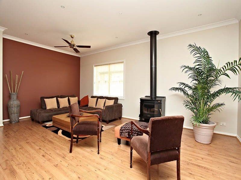 2 Hammersley Place, Caroline Springs VIC 3023