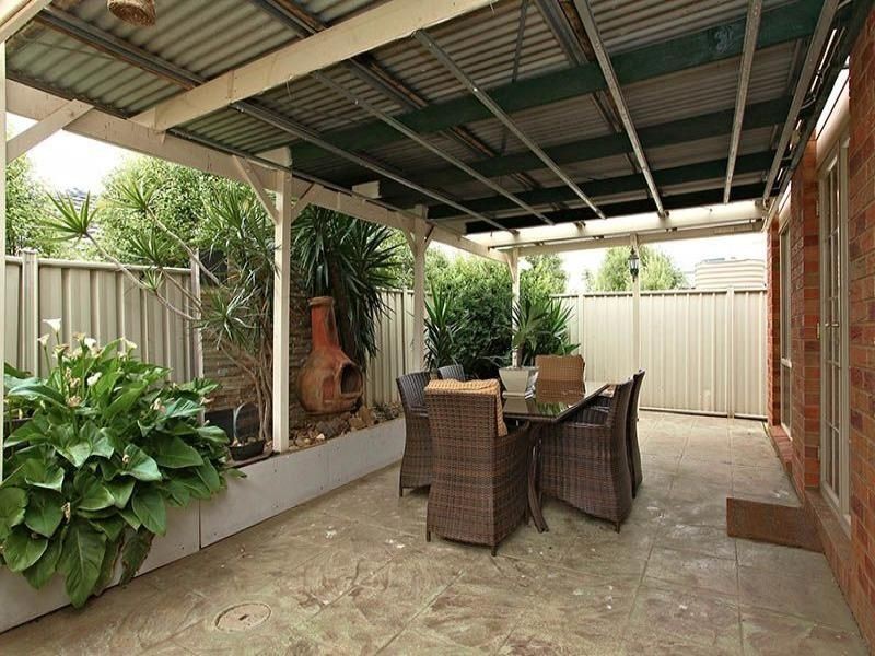 2 Hammersley Place, Caroline Springs VIC 3023