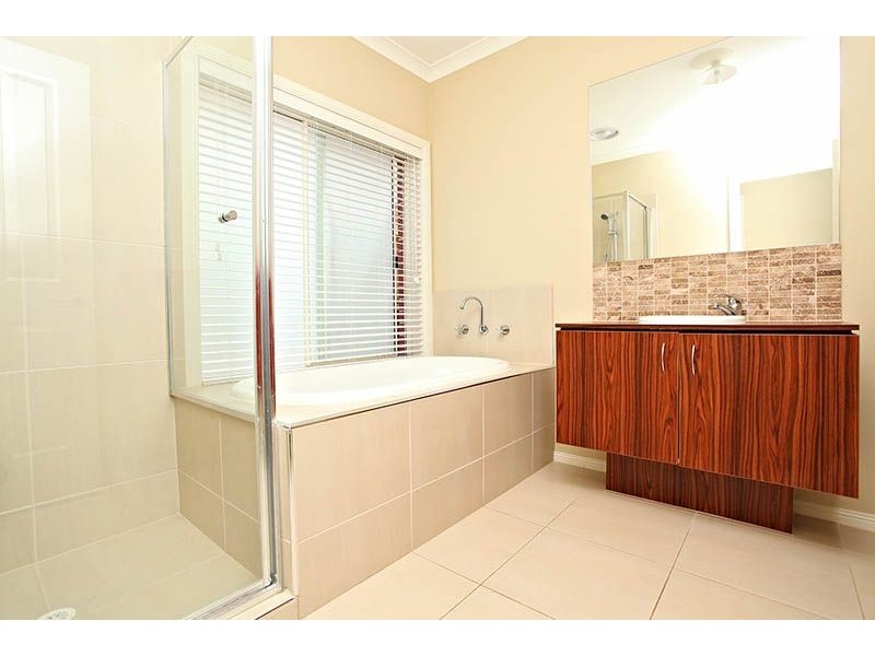 5 Eagle Way, Deer Park VIC 3023