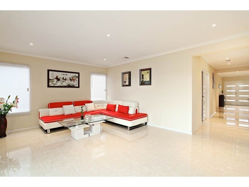 8 Appleby Loop, Derrimut VIC 3030