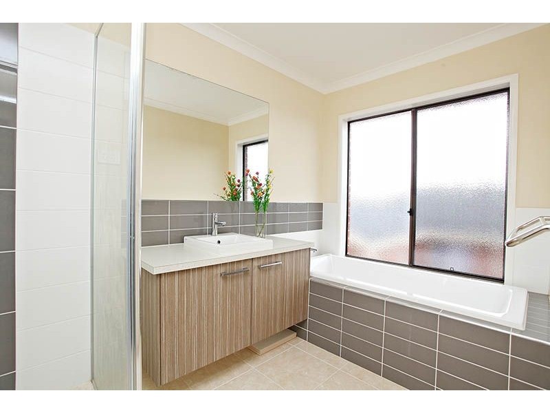 8 Appleby Loop, Derrimut VIC 3030