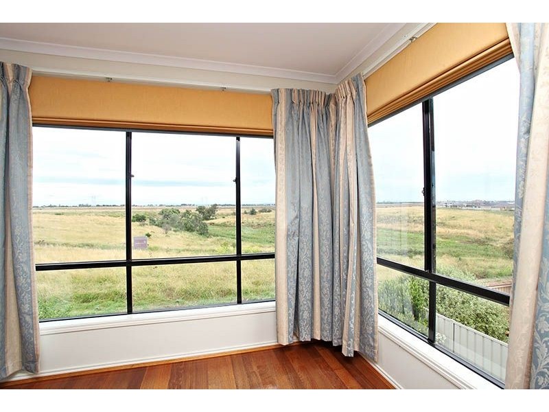 6 Osterley Close, Caroline Springs VIC 3023