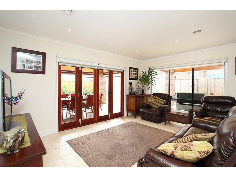 22 Heathcliff Avenue, Deer Park VIC 3023