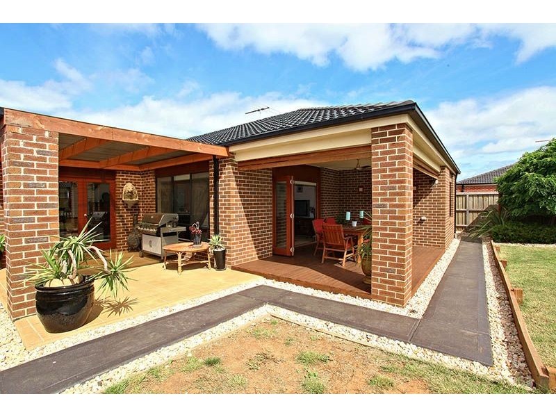 22 Heathcliff Avenue, Deer Park VIC 3023