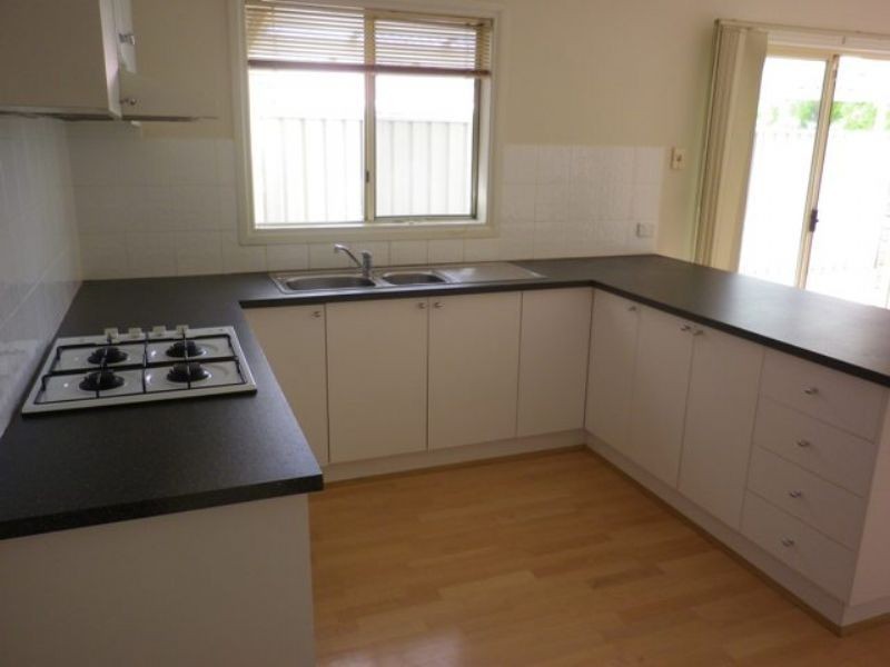 32 William Circuit, Caroline Springs VIC 3023